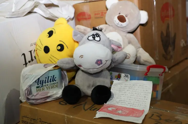 Konya'lı Minik Yüreklerden Depremzede Kardeşlerine Duygulandıran Mektup Ve Hediyeler