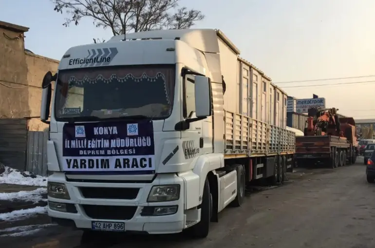 Konyalı öğrenciler seyyar wc üretiyor