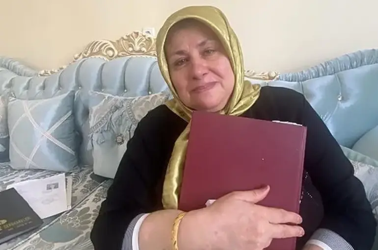 Konyalı Şehidimizin annesi aziz hatırasını defterinde yaşatıyor!