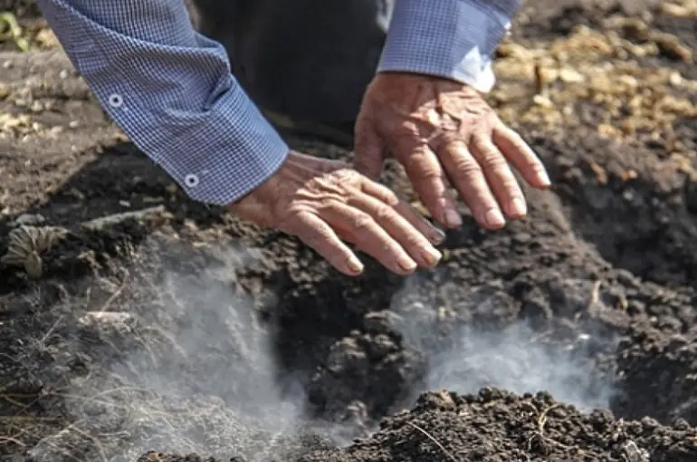 Konya'nın Ereğli İlçesinde Topraklar Yanıyor! Mahalleli Tedirgin!