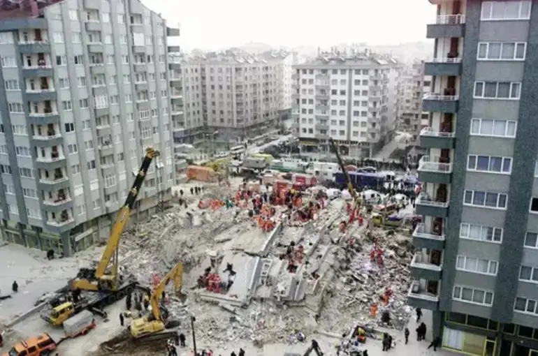 Konya'nın tarihte yaşadığı en acı facia: Zümrüt Apartmanı