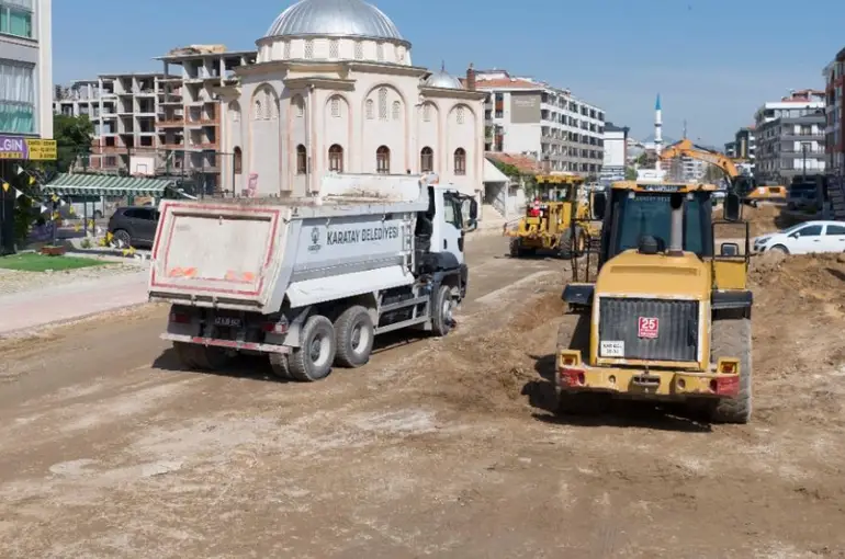 Küçükkumköprü Caddesi’nde Altyapı Yenileme Çalışmaları Devam Ediyor