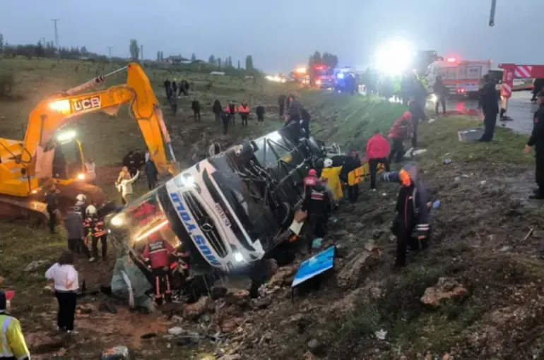 Malatya’da Feci Kaza: Yolcu Otobüsü Şarampole Devrildi, 4 Kişi Hayatını Kaybetti