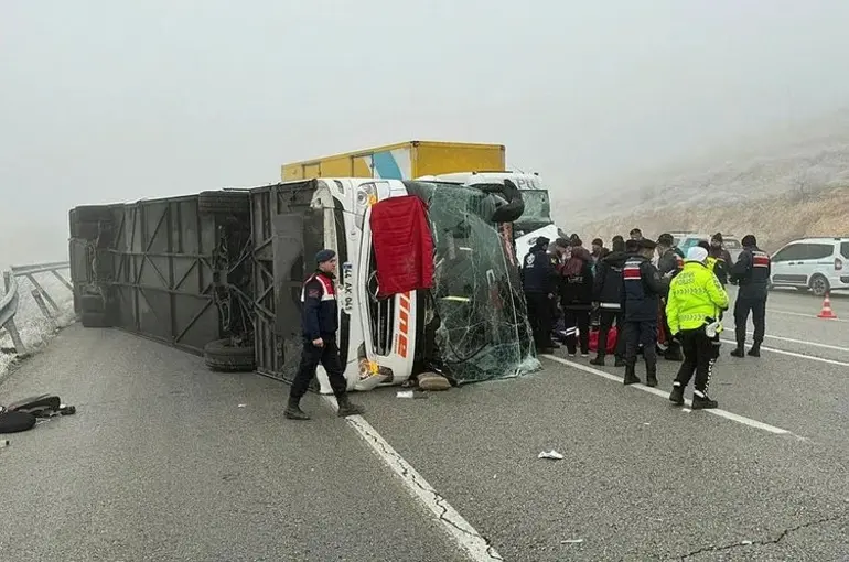 Malatya'da Otobüs devrildi: 4 ölü, 31 yaralı