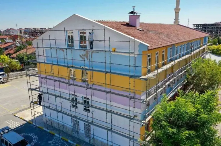 MERAM BELEDİYESİ İLÇE GENELİNDEKİ OKULLARI YENİ EĞİTİM YILI İÇİN HAZIRLIYOR