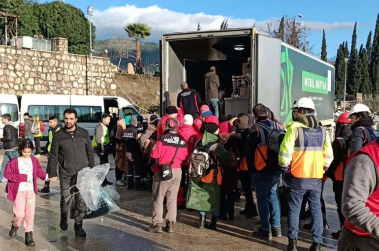 Meram Belediyesi Tüm İmkanlarıyla Afet Bölgesinde