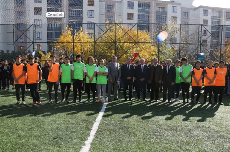 Meram gençliği Yeni 6 Halı Sahaya Daha Kavuştu 