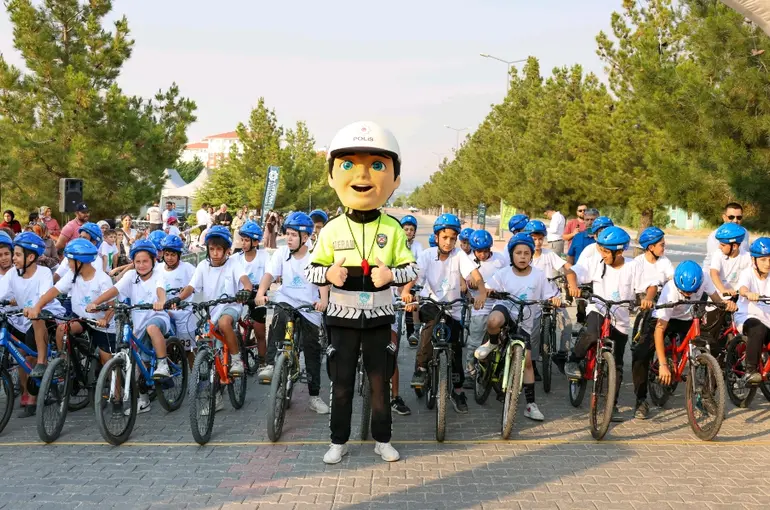 Meram’da Bisiklet Heyecanı Mahallelere Taştı!