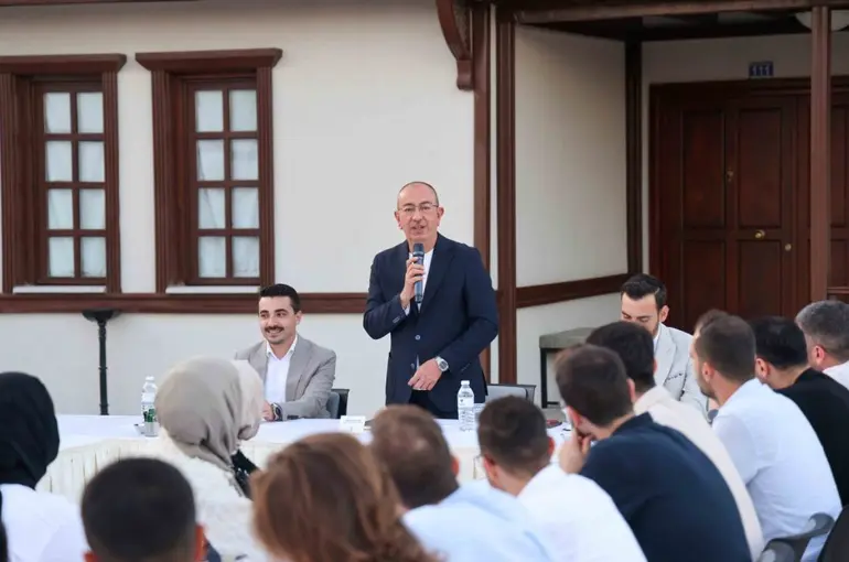 Meram’da Gençlik Buluşması: Başkan Kavuş, Gençlerin Gelecek Vizyonunu Dinledi