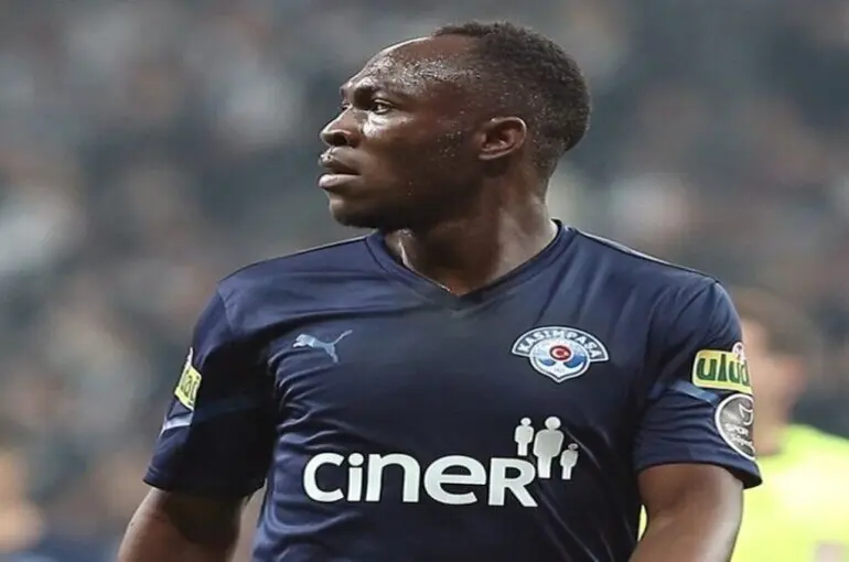 Muleka imza için geliyor!