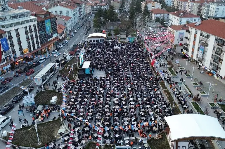 Mustafa Varank ve Başkan Altay Akşehirlilerle İftarda Buluştu