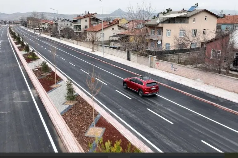 Necmettin Erbakan Caddesi’nin Üçüncü Etabında İlk Sürüşü Başkan Altay Yaptı