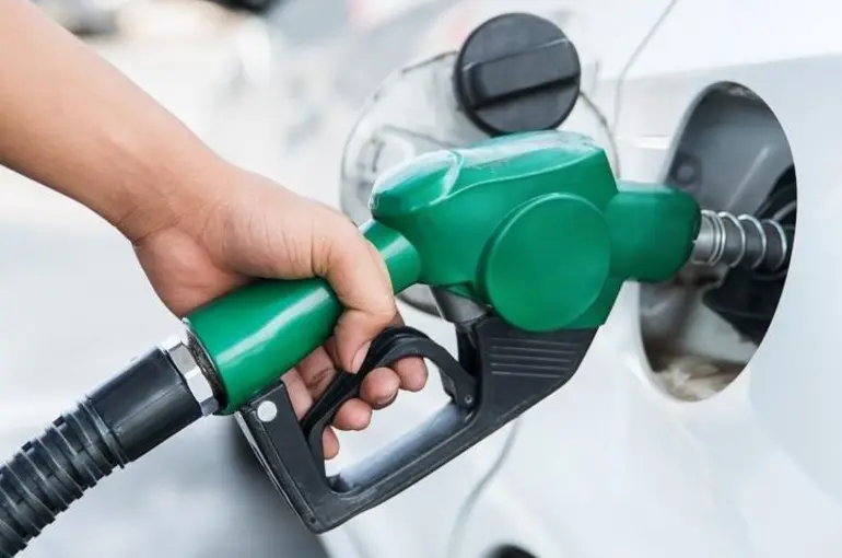 Otomobil sahiplerine kötü haber! Bu gece yarısı zam geliyor