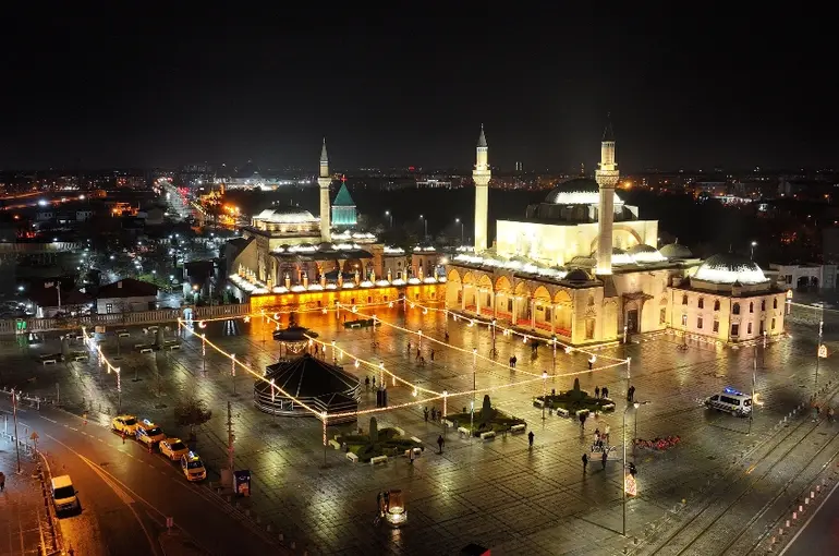 Şeb-İ Arus Haftasında Konya Işıklarla Manevi Bir Atmosfere Büründü