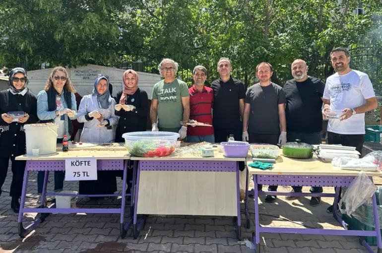 Selçuklu Belediyesi İmam Hatip Ortaokulu Hayır Çarşısı Düzenledi