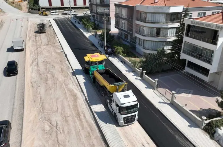 Selçuklu’da Asfalt Mesaisi Sürüyor: 100 Bin Tonluk Hedefte Sona Gelindi