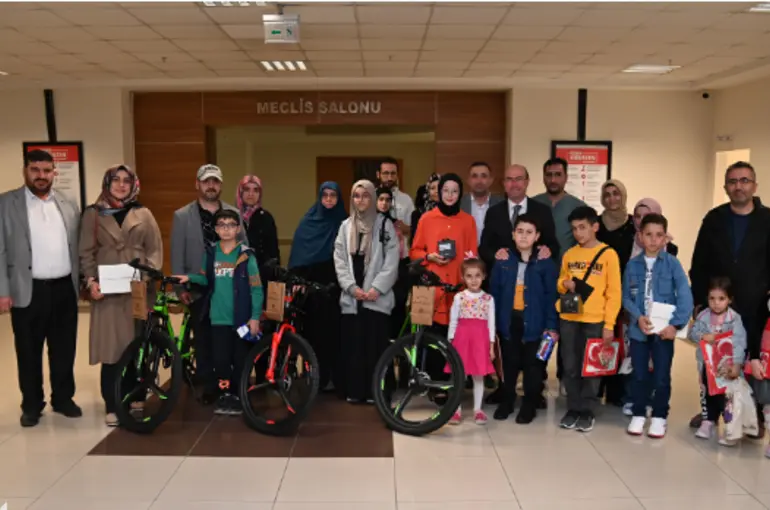 Selçukluda Kur’an Öğrenme ve Okuma Yarışması’nda ödüller sahiplerini buldu