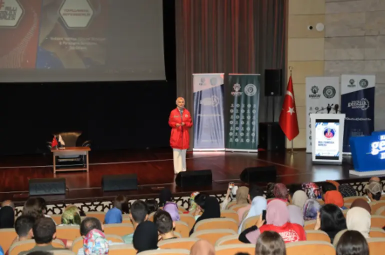 T3 Vakfı Başkanı Elvan Kuzucu Hıdır Gençlerle Buluştu