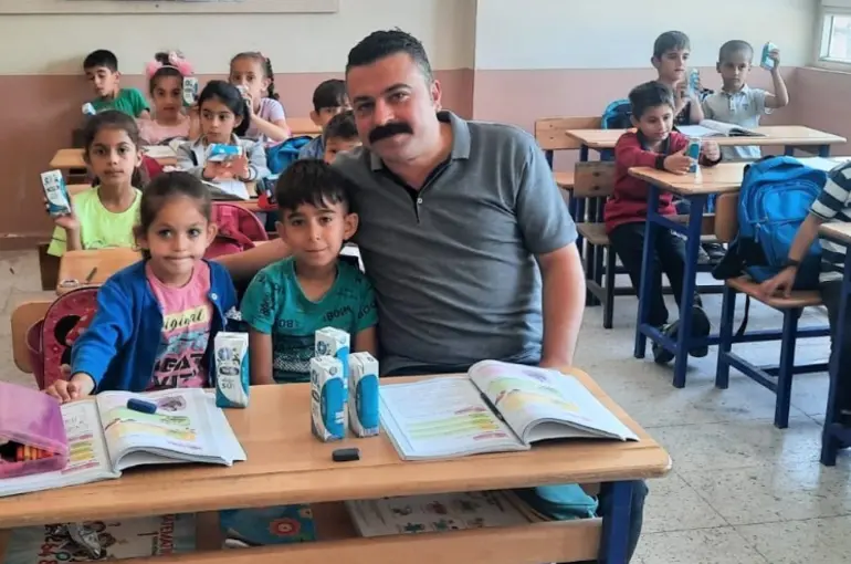 Torku’dan Hatay’daki Okullara Süt Dağıtımı Yapıldı