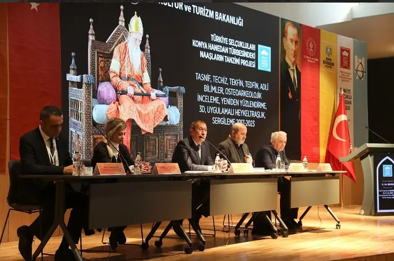 “Türkiye Selçukluları Konya Hanedan Türbesindeki Naaşların Tanzimi Projesi” Paneli Konya'da Yapıldı