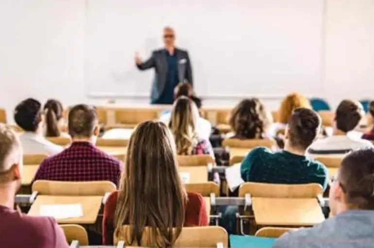 Üniversiteler hibrit eğitim'e başladı