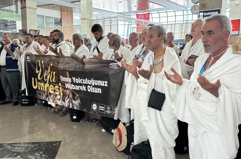 Vefa Umresi’nde İlk Kafile Dualarla Kutsal Topraklara Uğurlandı