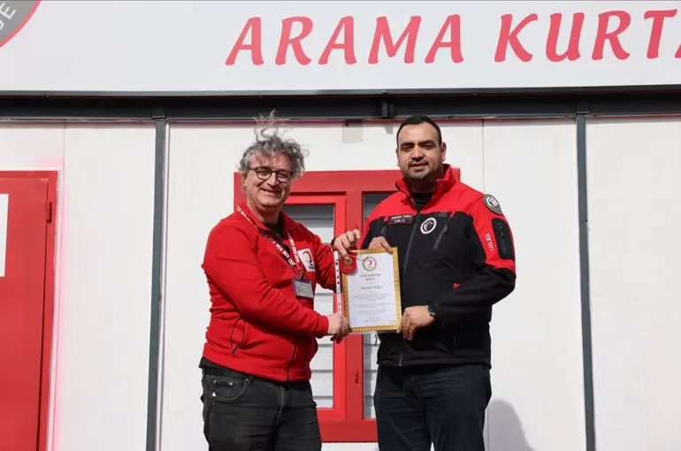 Yaren Derneği Başkanı Abdullah Yağcı’ya Türk Kızılay’dan Altın Madalya 