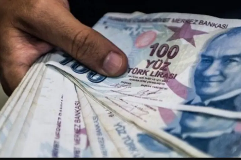 Yüzde 30'luk emekli ve memur zammı Meclis'ten geçti! Zamlı maaşlar ne zaman yatacak?