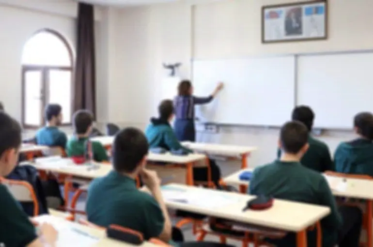 ZORUNLU EĞİTİMDE YENİ DÖNEM: LİSELER KISALABİLİR!