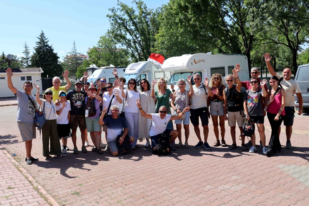 KARAVAN TUTKUNLARI KARATAY'DA KONFORLU BİR MOLA VERİYOR (6).JPG