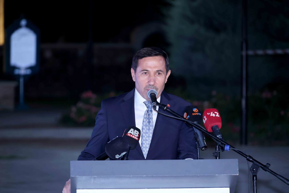 15. ULUSLARARASI MEVLÂNÂ ŞİİR ŞÖLENİ GERÇEKLEŞTİRİLDİ (8).JPG