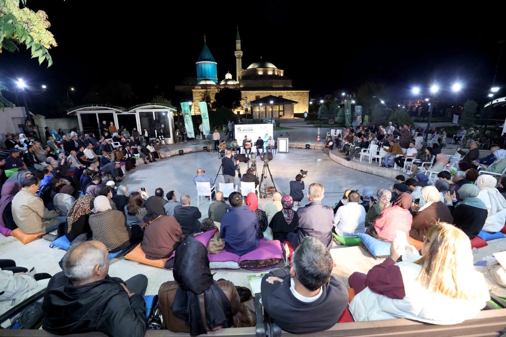 15. ULUSLARARASI MEVLÂNÂ ŞİİR ŞÖLENİ GERÇEKLEŞTİRİLDİ (9).JPG