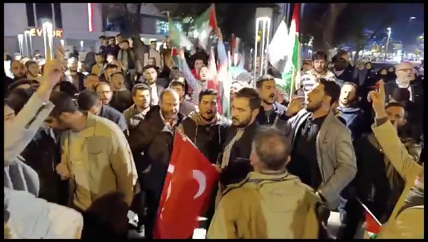 Katil İsrail'i lanetlemek için 10 binlerce Konyalı meydanlara indi