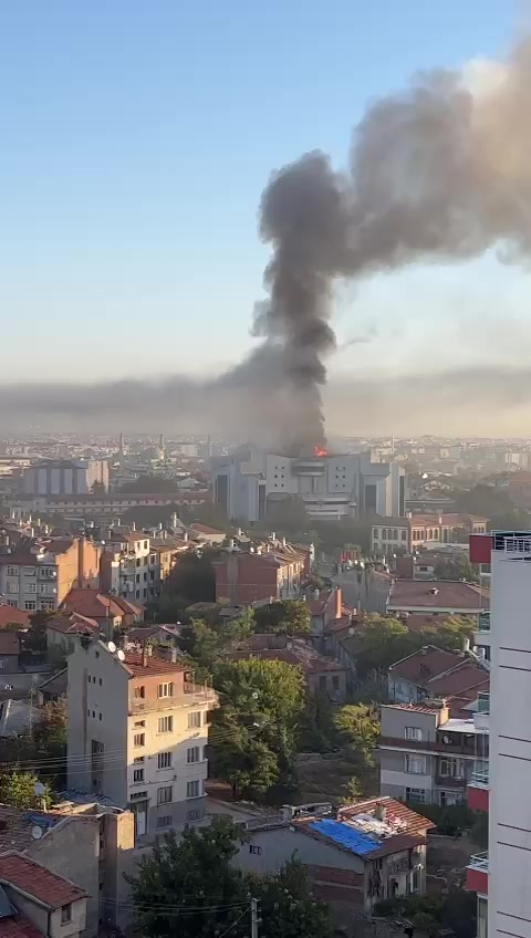 Konya'da Karatay belediyesi binasında yangın 