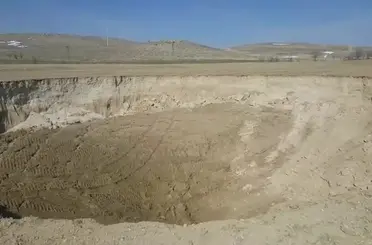 karapınarda obruk oluştu