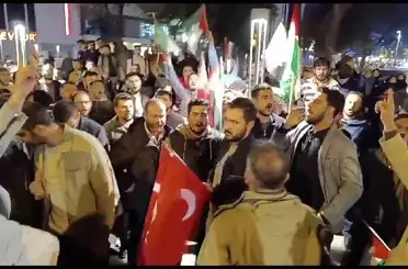 Katil İsrail'i lanetlemek için 10 binlerce Konyalı meydanlara indi