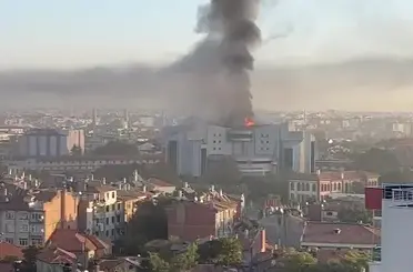 Konya'da Karatay belediyesi binasında yangın